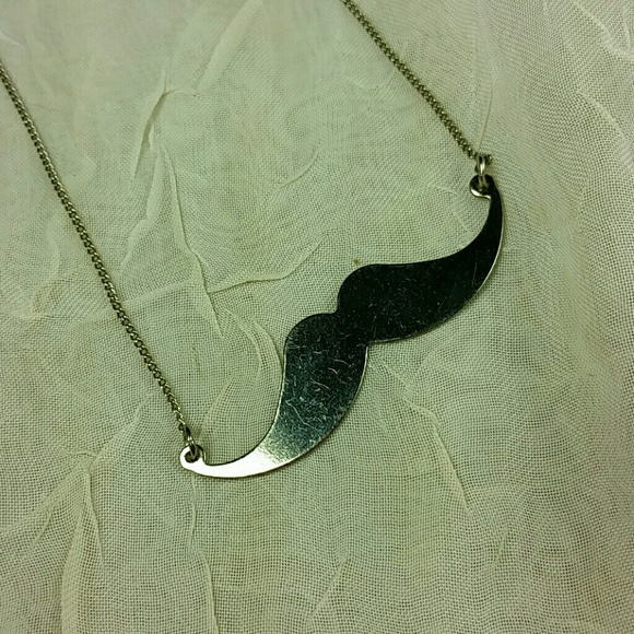 18 in silver tone necklace with mustache pendant - Picture 2 of 6